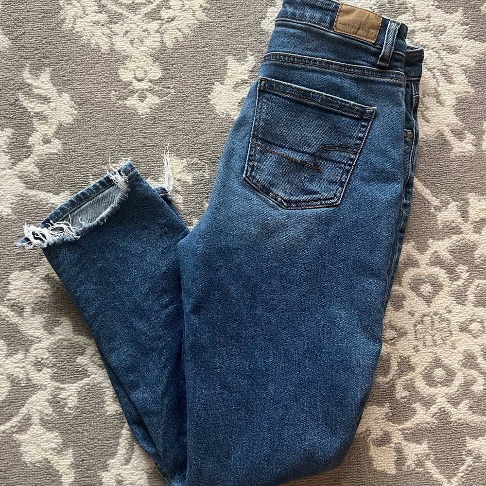 American Eagle High-Rise Mom Jeans